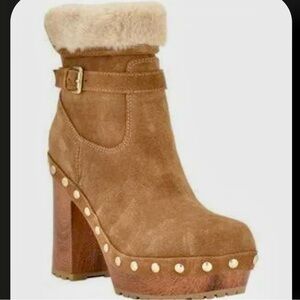 NWOB Guess women’s Damina Platform Wood Clog Booties -Sz 7 Tan